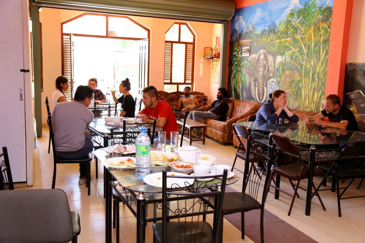 Siumi Rest Hotel Nallathanniya Екстериор снимка