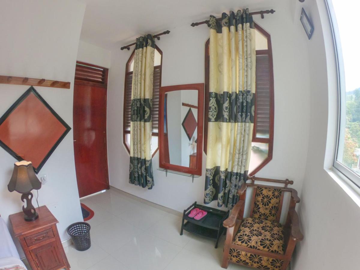 Siumi Rest Hotel Nallathanniya Екстериор снимка